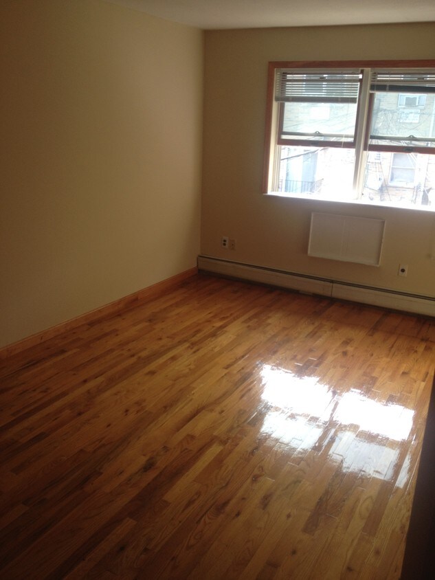 Building Photo - 19 Seeley St