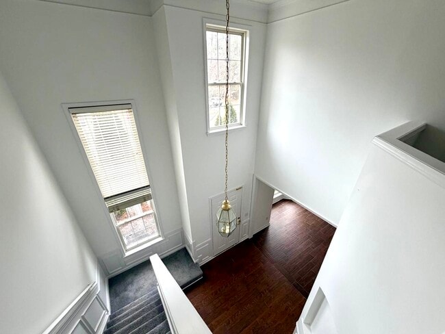 Building Photo - 6229 Bells Mill Dr