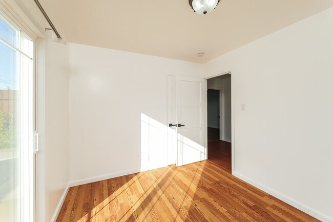 Foto del edificio - 30 Graystone Dr