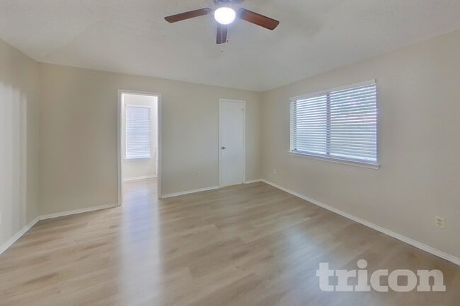 Foto del edificio - 2645 Danberry Ln