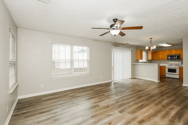 Foto del edificio - 542 W Oaks Dr