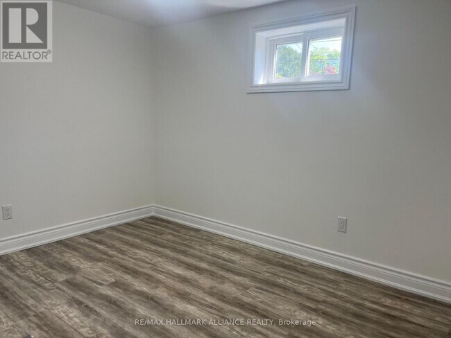 Building Photo - 29 Savona Dr