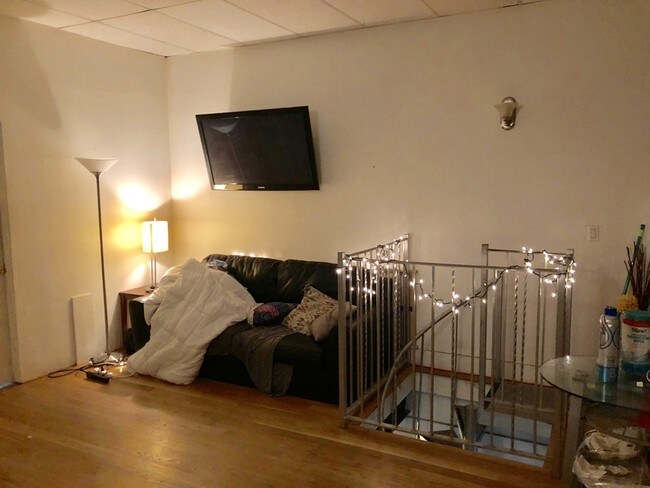 Building Photo - 26 Cook St