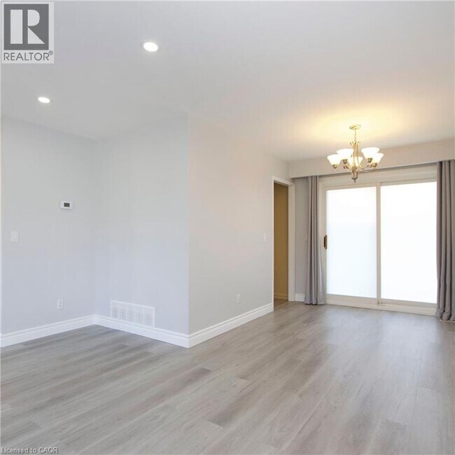 Photo du bâtiment - 221 Ascot Ct