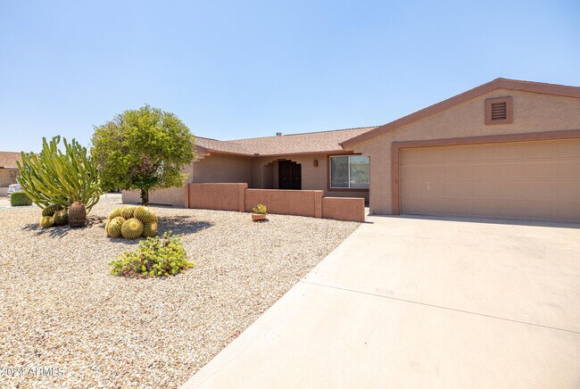 Building Photo - 10005 W Oak Ridge Dr