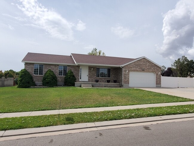 Building Photo - 4785 Dorilee Dr