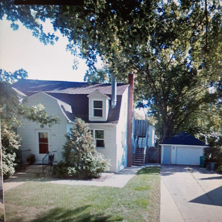 front entrance - 512 N 6th St