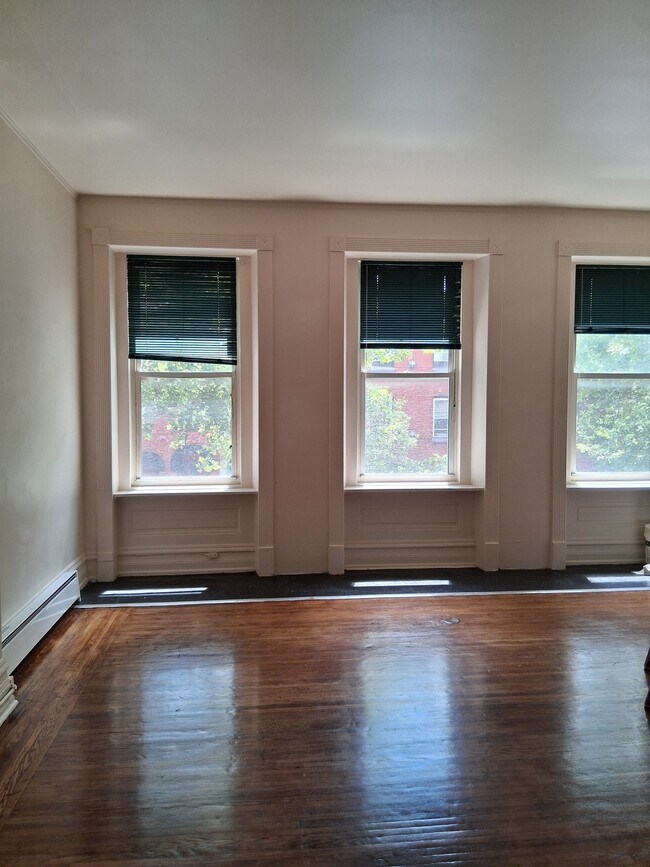 Building Photo - 1029 Penn St
