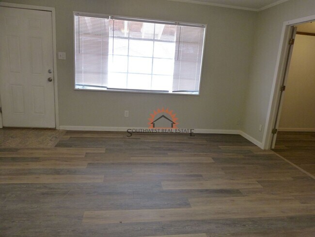 Building Photo - 700 W Manana Blvd