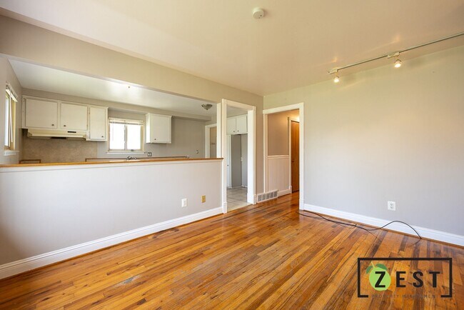 Building Photo - *Pet Friendly*