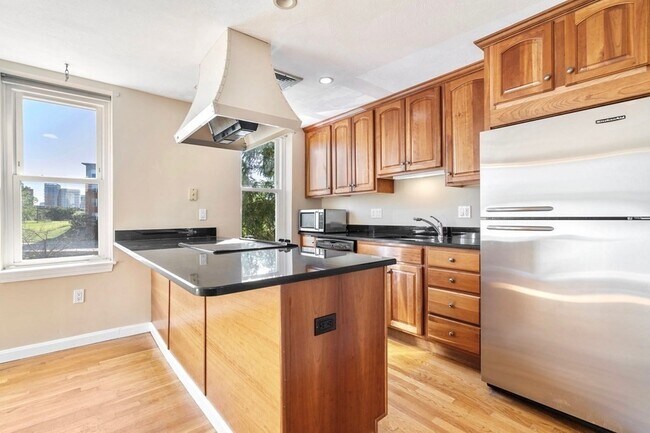 Building Photo - 33 Essex St