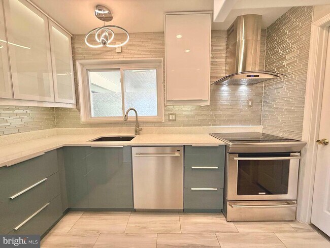 Foto del edificio - 5413 Ives Pl
