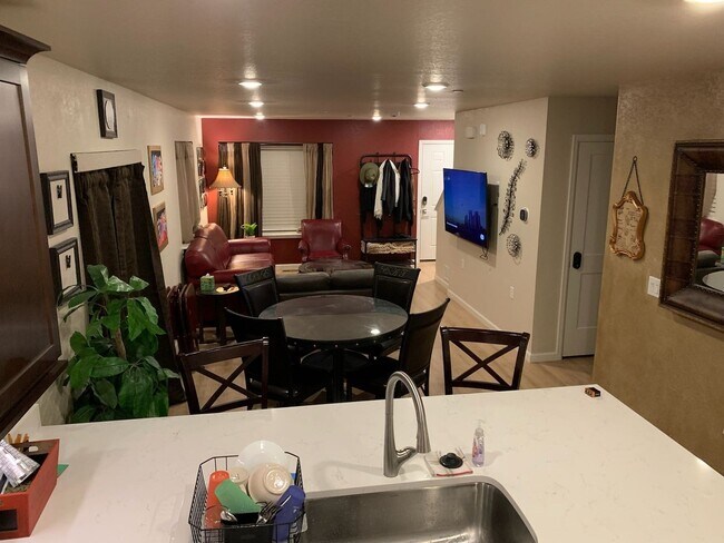 Foto del edificio - 210 Marshall Mews St