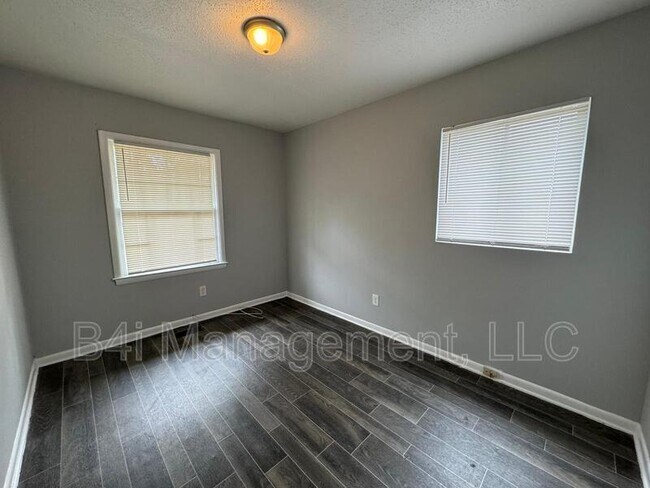Building Photo - 8035 Devonshire Dr