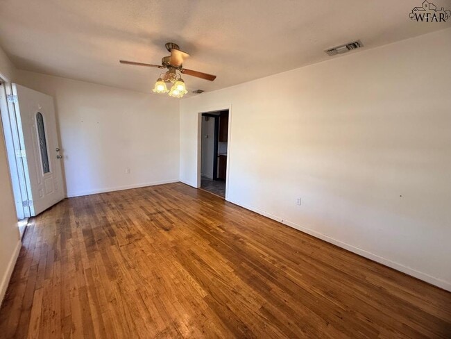 Building Photo - 105 S Mulberry St