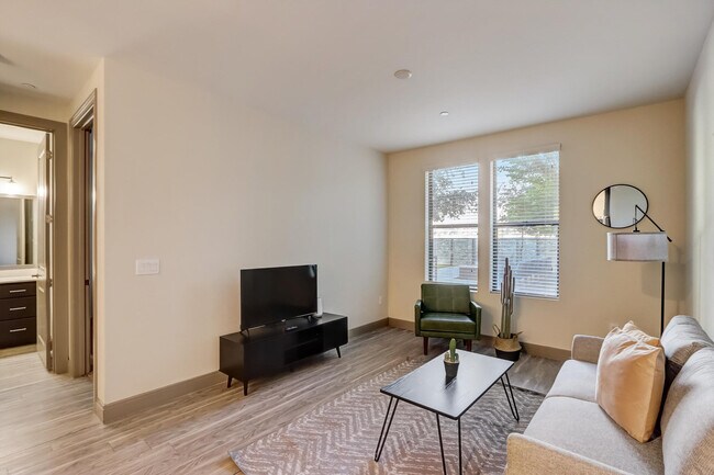 Building Photo - 555 N College Ave