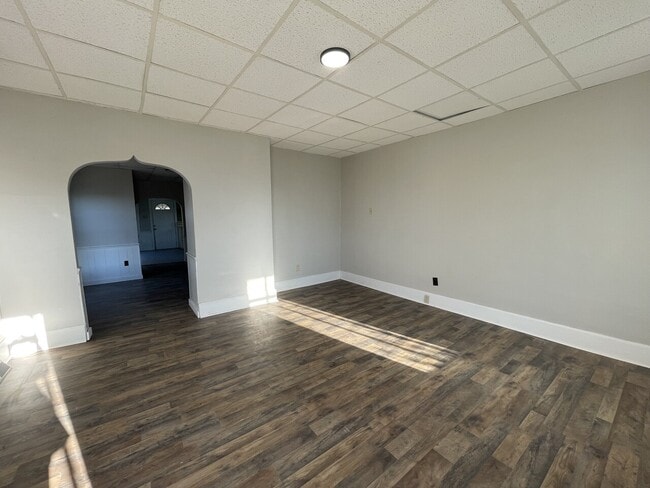 Building Photo - 406 N Cascade St