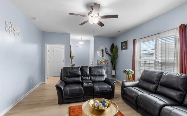 Foto del edificio - 1593 Mount Rainer Dr