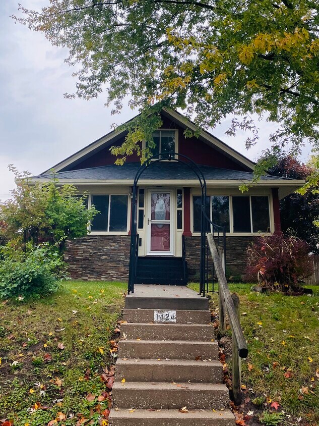 Primary Photo - 1424 33rd St