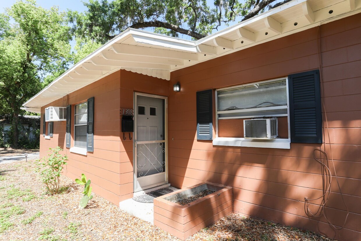 Primary Photo - Altaloma Ave