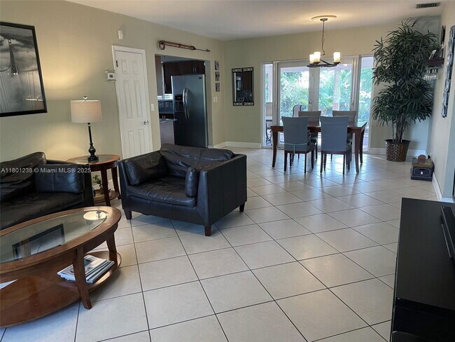 Foto del edificio - 14825 NE 9th Ct