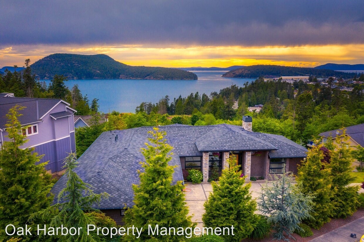 Foto principal - 5 br, 3.5 bath House - 4401 Marine Heights...