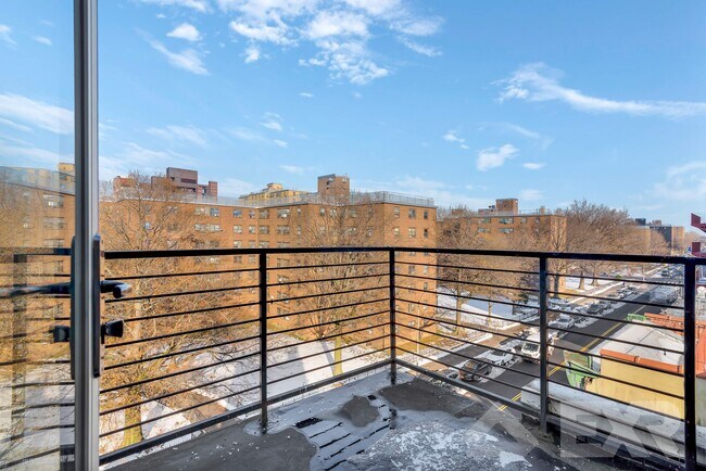 Building Photo - 976 Myrtle Ave