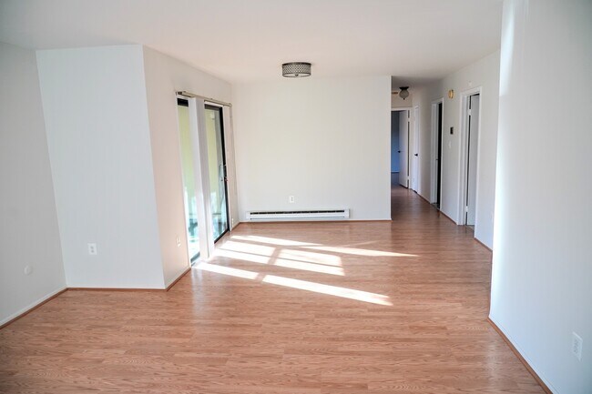 Building Photo - 53 Amberly Dr