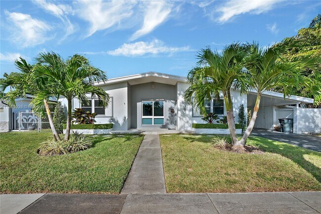 Foto del edificio - 13080 Coronado Ln