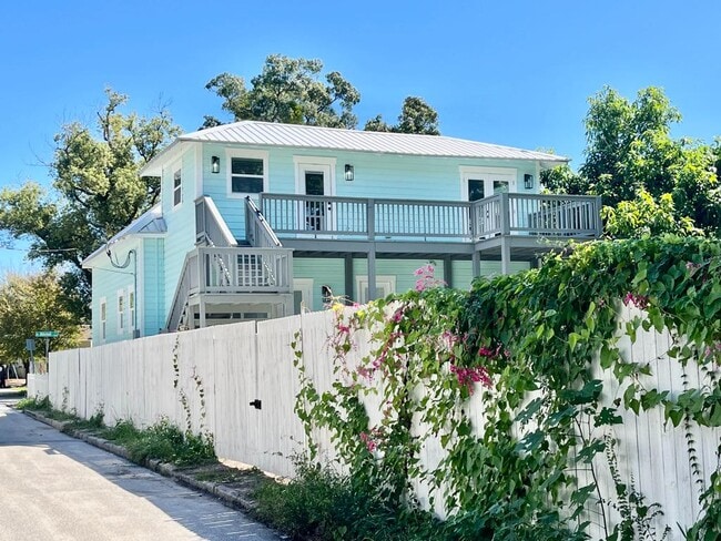 Foto del edificio - 2810 N Mitchell Ave