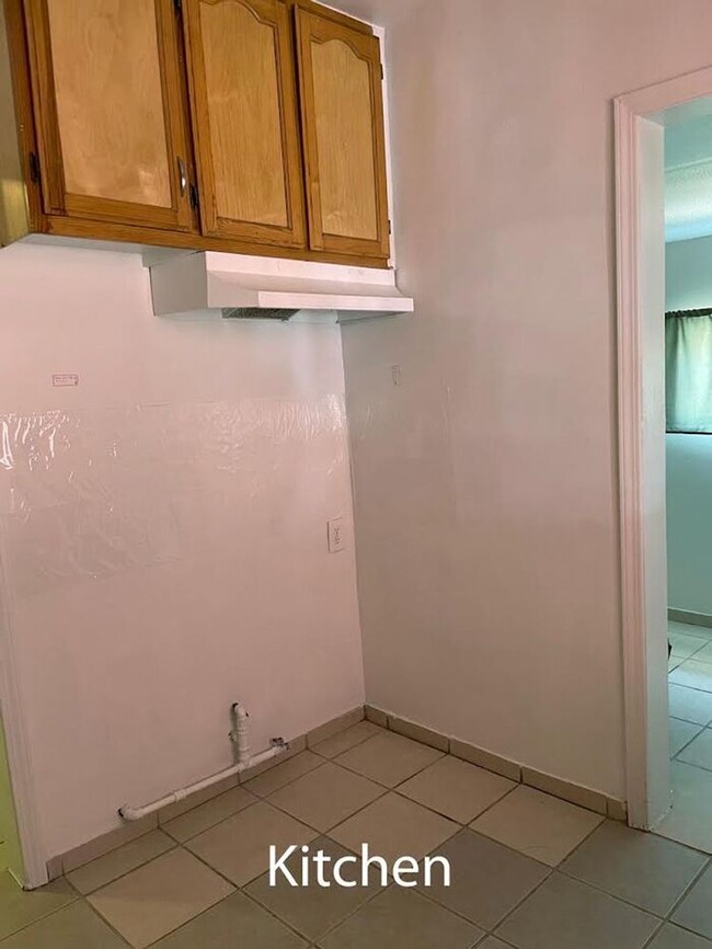 Super cute remodel unit 2 bedrooms, 1 bath... - 4