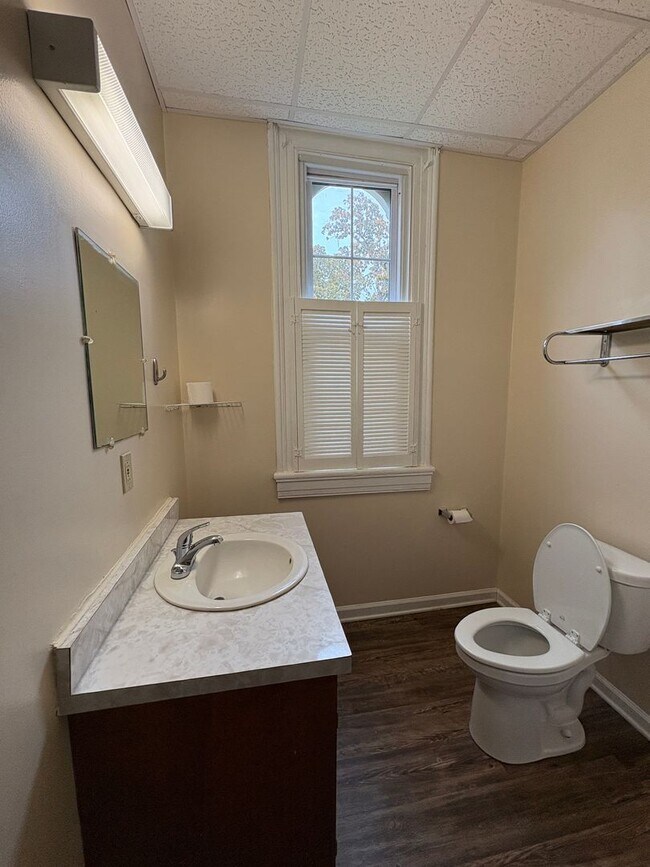 Foto del edificio - Apartment located inside beautiful historcal home in Lynchburg!