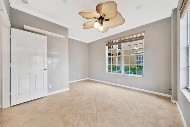 Building Photo - 1411 W Wickham Cir