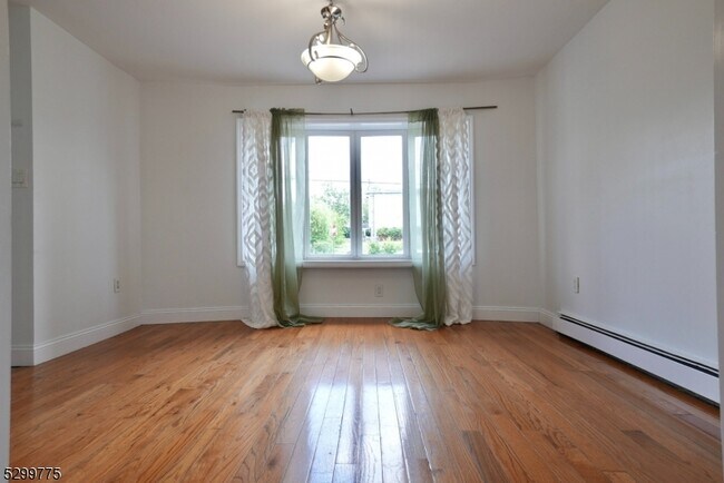 Foto del edificio - 549 Forest St