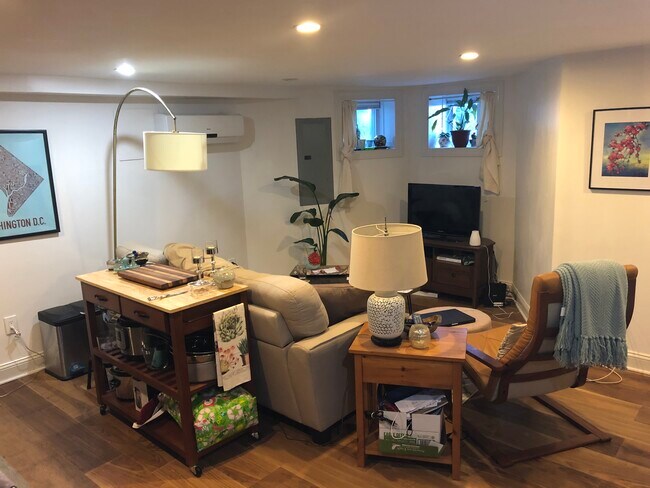 Foto del edificio - 622 9th St NE