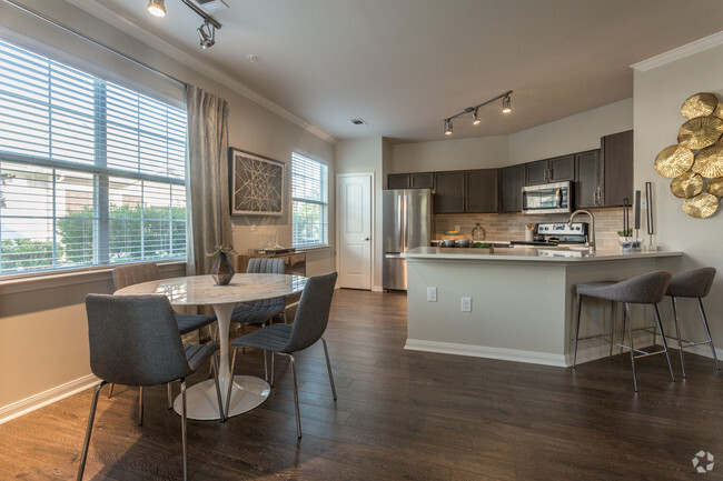 Dining Area - The Brodie at Cinco Ranch