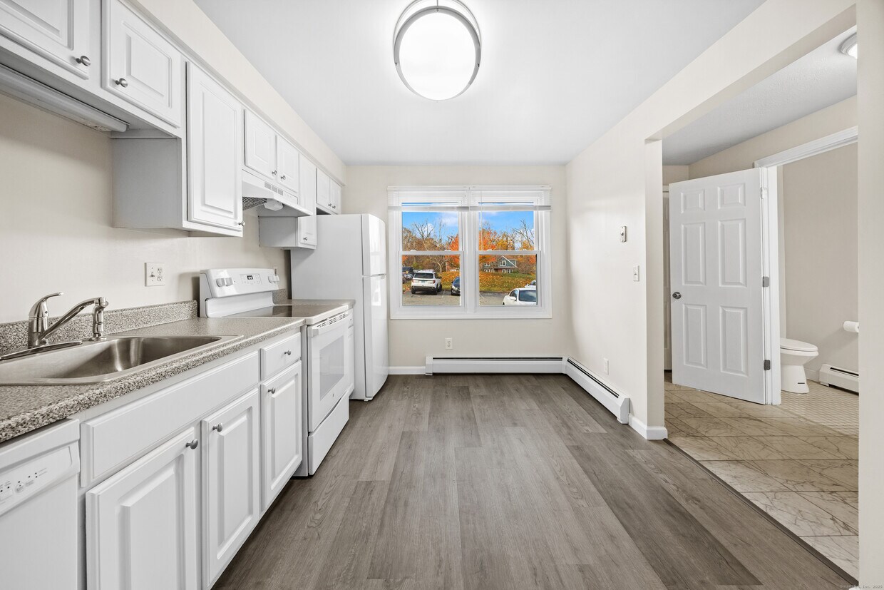 Primary Photo - 145 Harbor Pond Dr