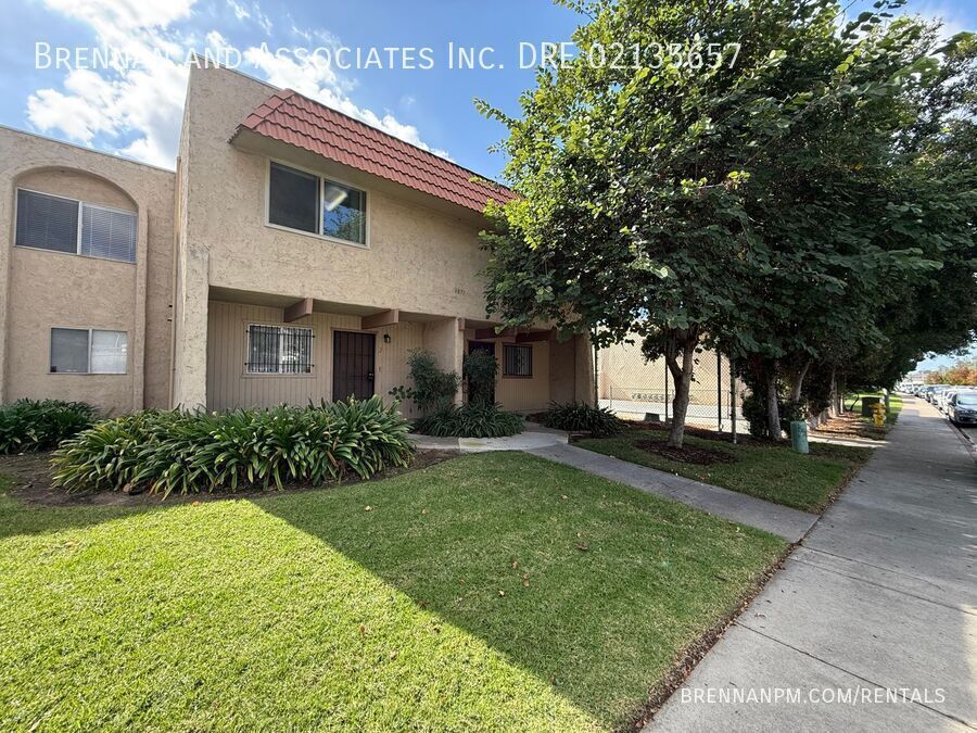 Foto principal - 3-Bed, 2.5-Bath Home with Modern Amenities...