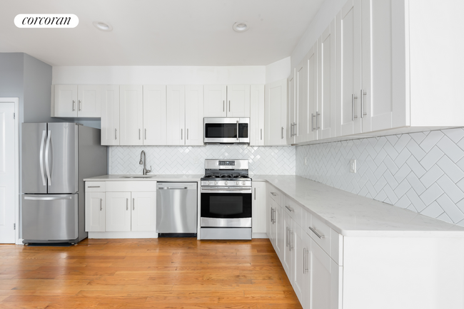 Foto del edificio - 844 New Lots Ave