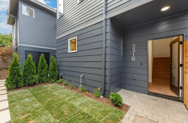 Building Photo - Modern & Tranquil Townhome in Seattle's Ce...