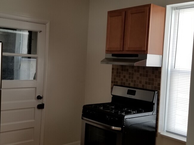 Foto del edificio - 4228 N Troy St