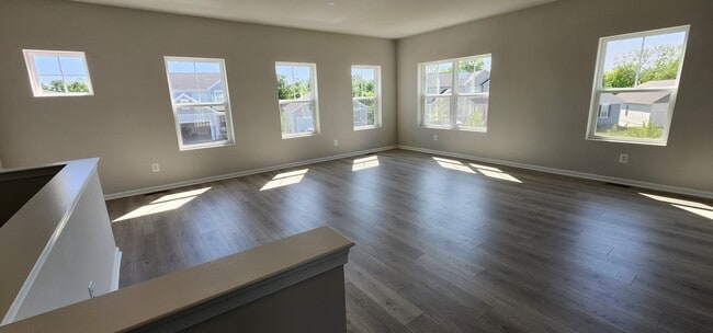 Living Room - 522 Parkland Dr