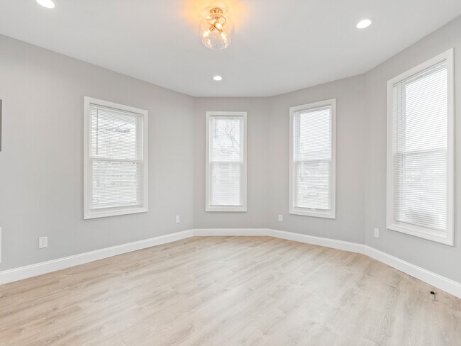 Building Photo - 698 Chalkstone Ave
