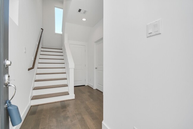 Building Photo - 420 Janisch Rd