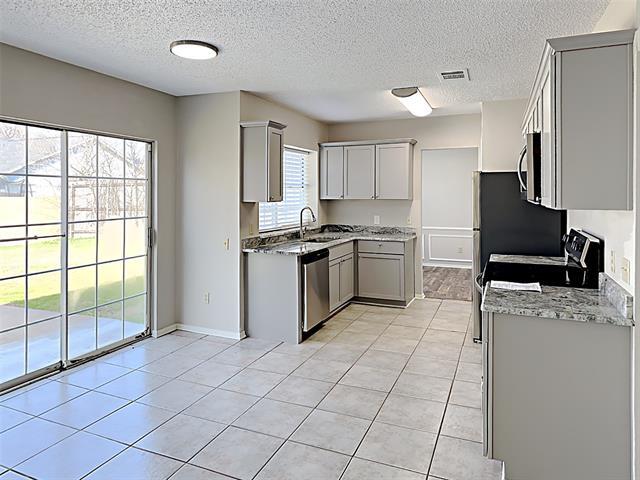 Building Photo - 2508 Creekwood Ln