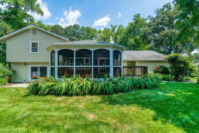 Building Photo - 4601 Wood Dr