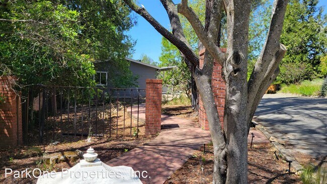 Building Photo - 2 br, 1 bath House - 1023 Timothy Ln A
