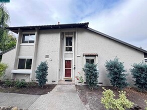 Building Photo - 1447 Cam Peral