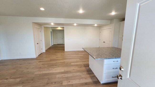 Entrada a la cocina - 1467 N Orchard Ridge Ln