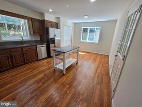 Building Photo - 9929 Barnsbury Ct